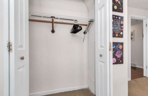 6BD Near DT - BBQ Grill, Games & Football Fun - Photo 32