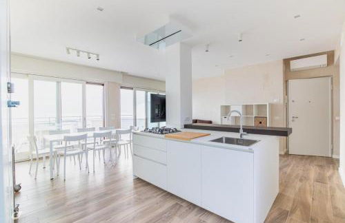 Beachfront Penthouse with private parking - Foto 38