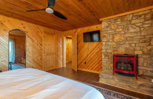 6 Br Cabin Hot Tub Fire Pit Min to Hatley Pointe - Foto 24