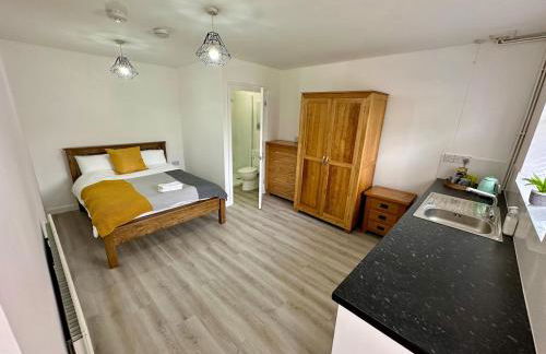 Detached, 5 Double Bedrooms, 3 En-Suites, 5 Car Parking - Foto 2