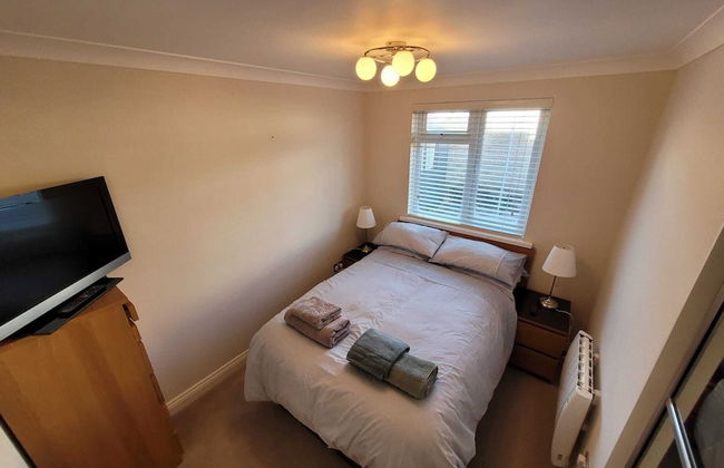 The Mumbles - Bungalow - 2 Bedrooms - Pet Friendly - Photo 2