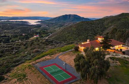 20 Acre Panoramic View Estate Hot Tub Pickleball Game Room - Foto 1