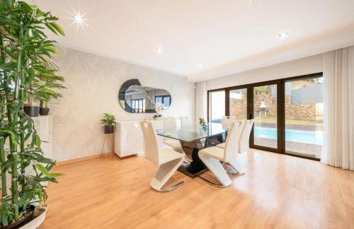 GuestReady - Charming family retreat with pool - Photo 32