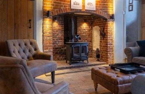 Knyvetts sleeps 6, 3 double beds, pretty garden - Foto 4