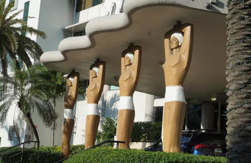 Deluxe Studios and Apartments at the Casablanca - Photo 12