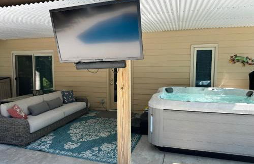 World Cup Ready - Spacious 5-Bedroom Home with Pool, Hot Tub, and Outdoor TV - Foto 12