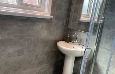 3 Bedroom apartment in Harborne - Photo 7