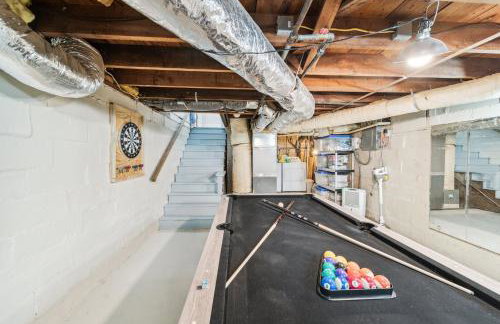 Hottub, Pool Table, Basketball, Firepit, Sleeps 8 - Photo 40