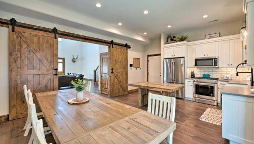 Modern Farmhouse with Patio, Grill and Mtn Views! - Foto 3