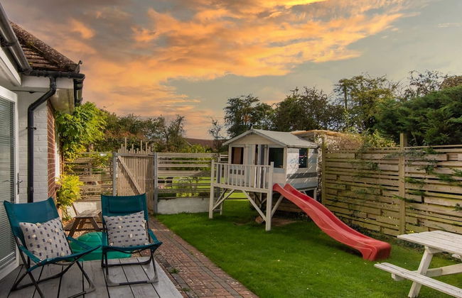 Bosham 3 BR Beach House With Garden Playhouse - Photo 5