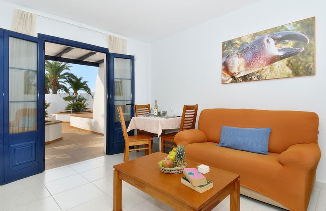 Remarkable 2-bed Apartment in Playa Blanca - Photo 6