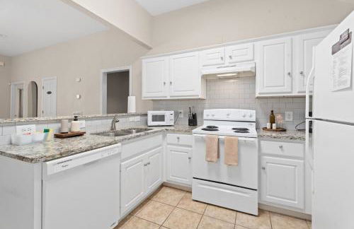 Near Texas A&M, Spacious Living Room, 4 Queen Beds - Foto 21