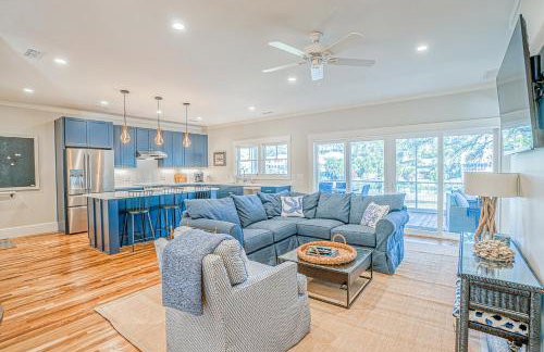 NEW LISTING Six Bedrooms - Private Dock - Steps to the Beach - Sleeps 14 - Foto 7