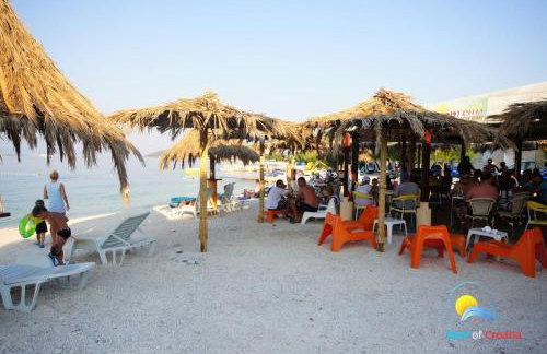 Villa Mendula Trogir - Luxury villa by the beach - heated pool - lush green garden - Photo 110