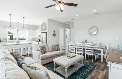 Stylish 4BR Crystal Beach Retreat Walk to Beach - Foto 13