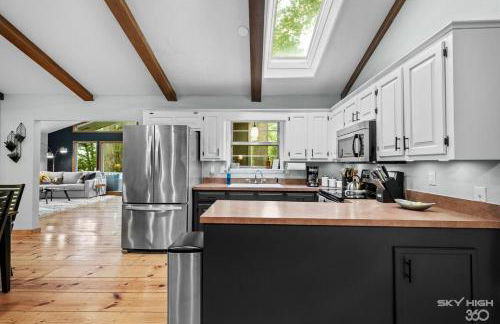 MCM Lakehouse - Direct Lake Access - Sleeps 8 - Foto 17