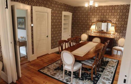 Hillside Haven: Luxe Farm Escape - 5BR-2 King Beds - Foto 21