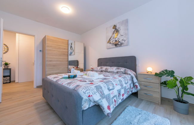 Enchanted Home - Photo 2