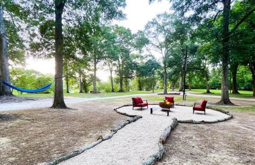 Unwind & Relax at Azalea Cottage on Bayou - Foto 1