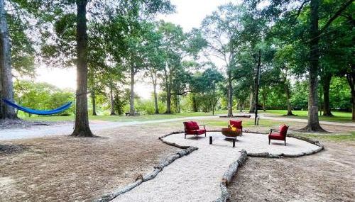 Unwind & Relax at Azalea Cottage on Bayou - Foto 1