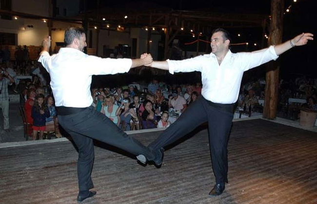 Jantar com espetáculo folclórico - Foto 5