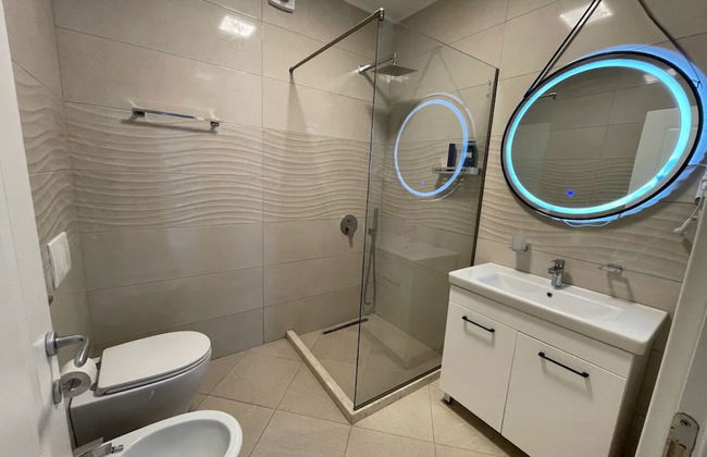 Brand New City Center Apartment - Photo 10