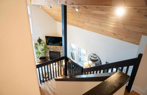 '"Luxury Mountain Getaway'" Sauna, Hot Tub, Massage Chair, Pool Table - Photo 51