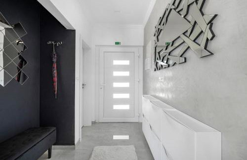 Villa VERONICA with CINEMA PROJECTOR by the HEATED POOL and JACUZZI - Foto 36