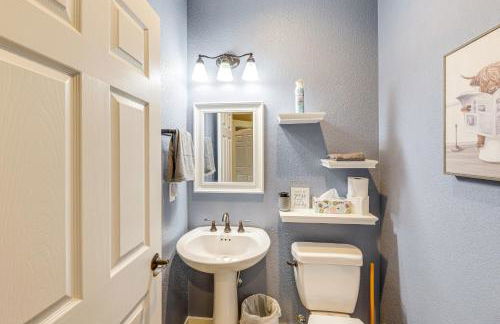 Deck and Views Scenic Group Getaway in Lakeside! - Foto 13