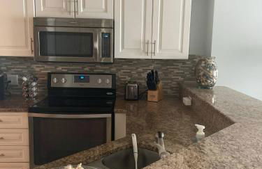 Quiet direct oceanfront 2 bed 2 bath condo w/pool - Foto 14