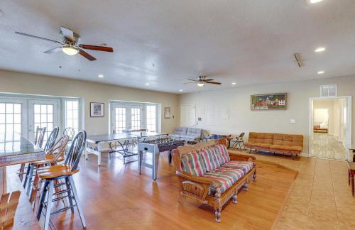 Spacious Group Retreat with Game Room in Marshall! - Foto 13