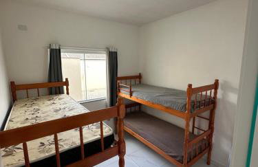 Casa com 2 Quartos, ar condicionado, cozinha e lavanderia completa, até 2 carros - Foto 7