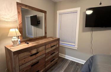 Modern Comfort in Historic East Baltimore Stylish 3BR Row Home - Photo 20