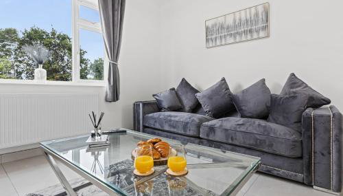 4 Bed Home sleeps 7 close to Cheshire Oaks Princes Rd - Foto 4