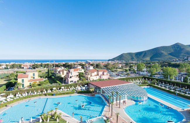 Tastefully Furnished Apartment Near the Sea - Photo 19