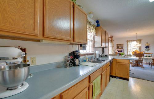 Peaceful Hazel Cottage with Deck and Yard! - Foto 11