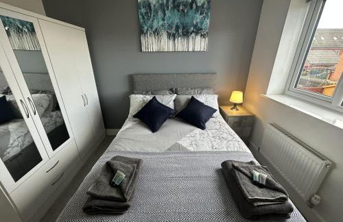 3 Bed Home for Contractors & Relocators with Parking, Garden & WiFi 5 mins walk to Town Centre & Train Station - Foto 19