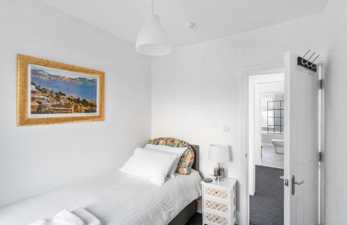 Superb location, character filled apartments by MyCityHaven - Foto 4