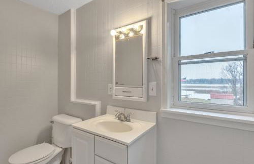 Amazing Lakefront Retreat On Long Lake! 2 Bedroom Home by RedAwning - Foto 66