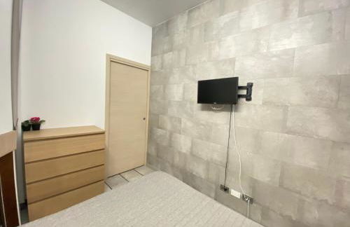 "R&P apartment", short term stay, elegant design, Bisceglie metro station, easy for San Siro and Fiera Milano, free parking - Foto 16