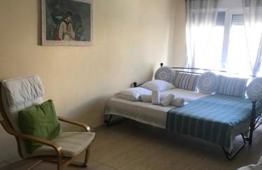 Melinas Home - Photo 1