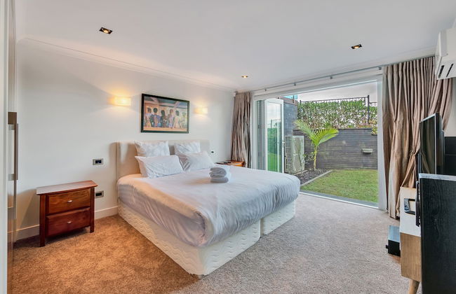 Elegant Sea-View Villa on the Northshore - Photo 9