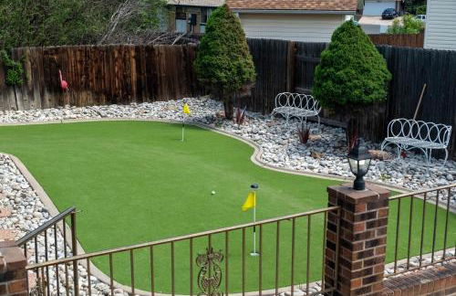 Pop Art Oasis with Karaoke Mini Golf Hot Tub and Pool - Photo 28