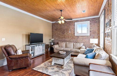 Train Depot - 2 Bed, 1 & Half Bath, Heart of Downtown, Washer & Dryer - Foto 3