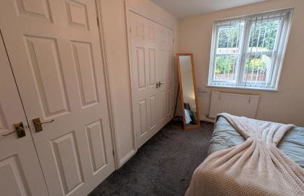 Large Modern House with Private Parking - Foto 80