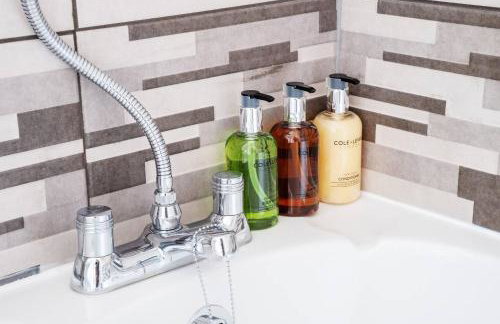 Recently renovated stylish home parking - Pass the Keys - Photo 37