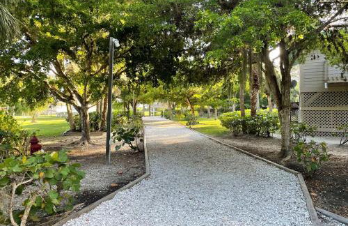 Remote Island Retreat with Private Ferry, Pool, Beach - Foto 7