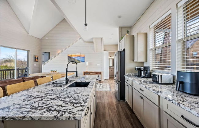 NEW Lake Cabin Sleeps 14 Indoor Pool Hot Tub - Foto 6