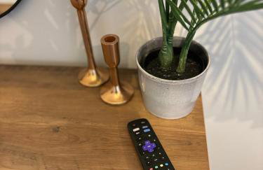 Skyline Loft - Modern Private King Room with Ensuite - Photo 10