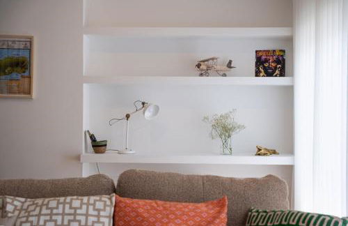 Bright & Spacious Villa by Beach - Photo 6